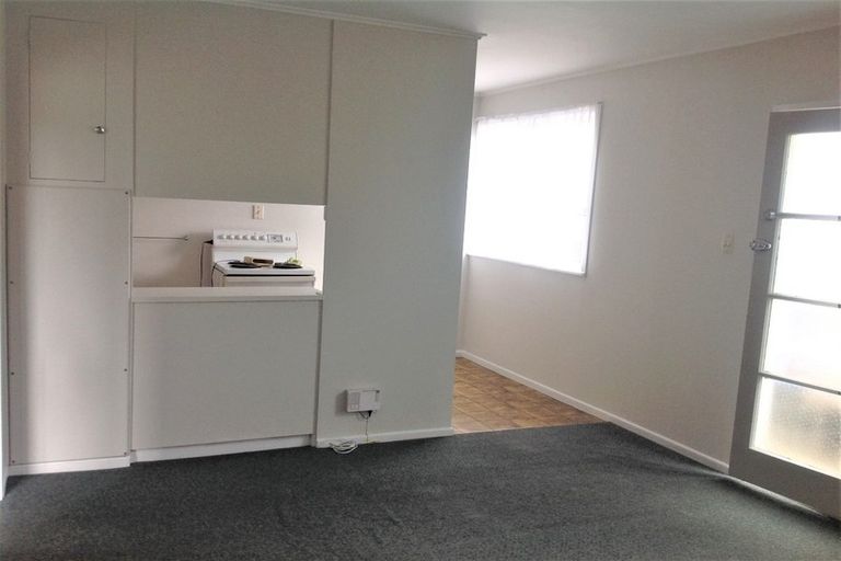 Photo of property in 15 Stamford Park Road, Mount Roskill, Auckland, 1041