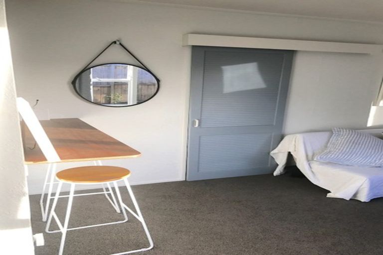 Photo of property in 2/328 Lake Road, Hauraki, Auckland, 0622