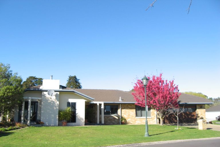 Photo of property in 2 Kingsgate Close, Havelock North, 4130