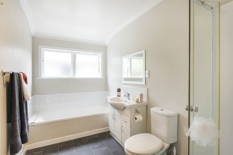 Photo of property in 10 Antrim Place, Hokowhitu, Palmerston North, 4410