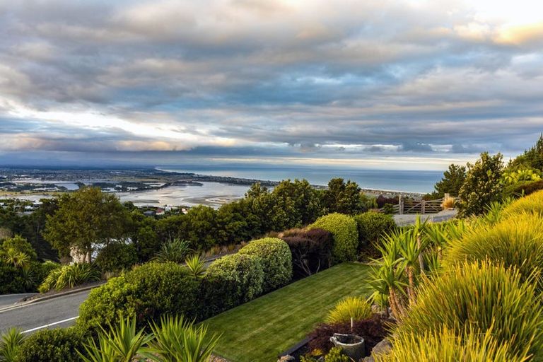 Photo of property in 5 Peregrine Close, Mount Pleasant, Christchurch, 8081