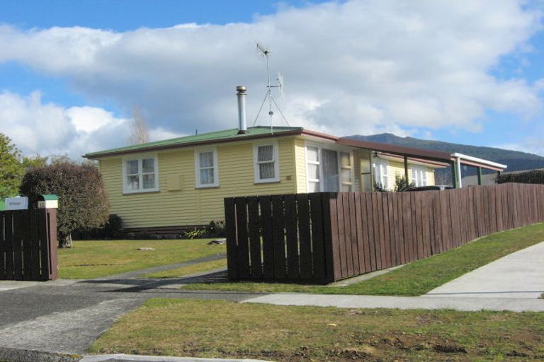 Photo of property in 10 Tamakui Grove, Turangi, 3334