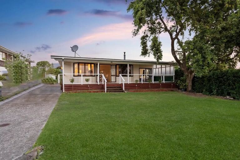 Photo of property in 2/42 Kiwi Esplanade, Mangere Bridge, Auckland, 2022