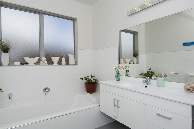 Photo of property in 88 Waterside Drive, Pyes Pa, Tauranga, 3112