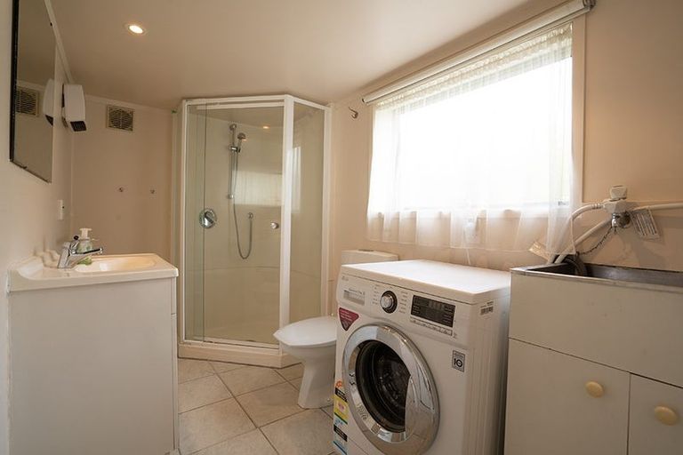 Photo of property in 18 Lavelle Road, Henderson, Auckland, 0612