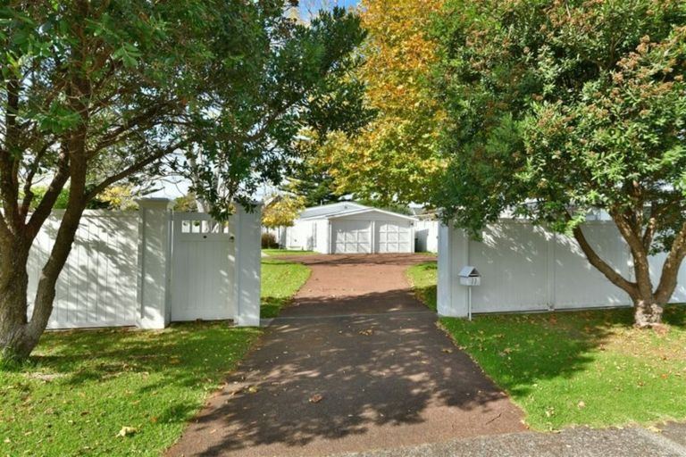 Photo of property in 77 The Circle, Manly, Whangaparaoa, 0930