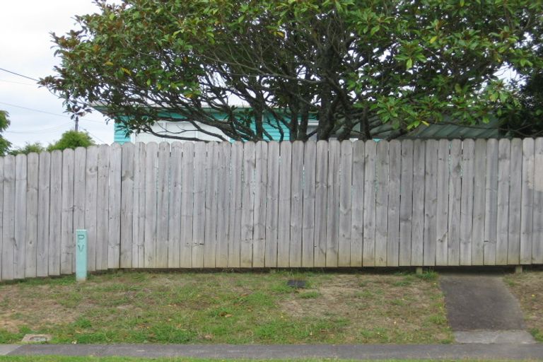 Photo of property in 1/69 Stanley Road, Glenfield, Auckland, 0629