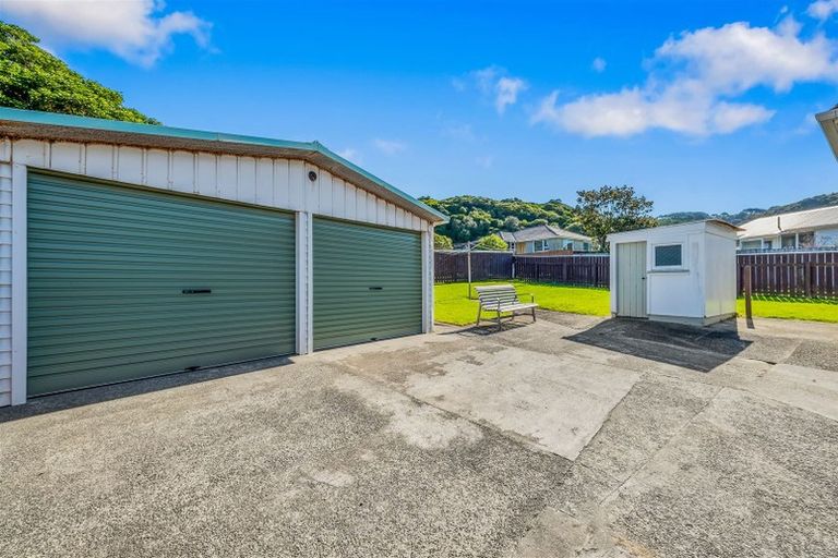 Photo of property in 32 Rangituhi Crescent, Takapuwahia, Porirua, 5022