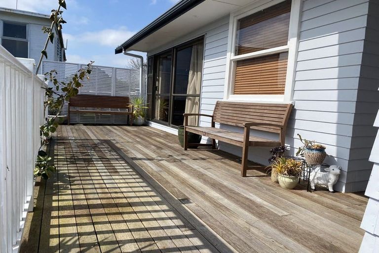Photo of property in 27 Exminster Street, Blockhouse Bay, Auckland, 0600
