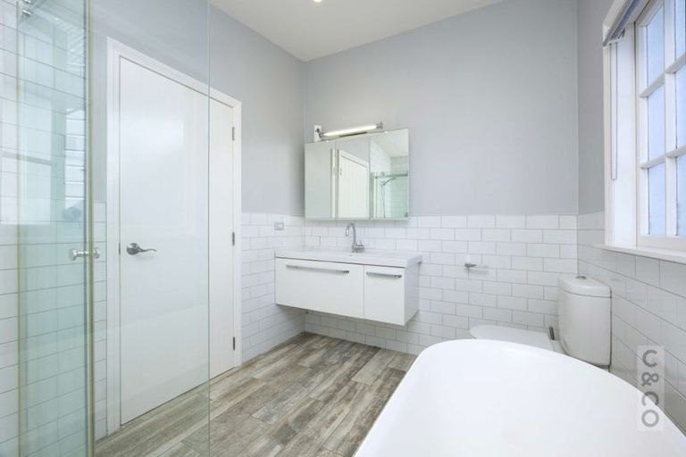 Photo of property in 11 Taupaki Road, Taupaki, 0782