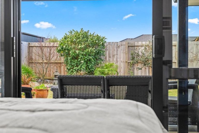 Photo of property in 4 Te Taniwha Road, One Tree Point, 0118