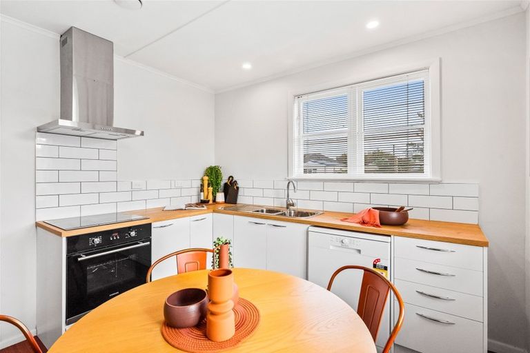 Photo of property in 5 Goldsmith Crescent, Levin, 5510