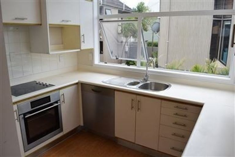 Photo of property in 1/47 Rawene Road, Birkenhead, Auckland, 0626