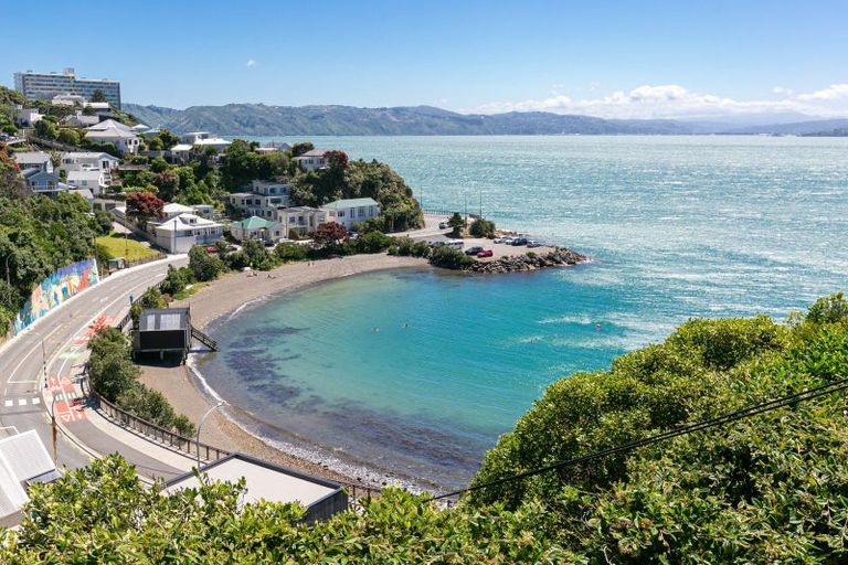 Photo of property in 122 Maida Vale Road, Roseneath, Wellington, 6011