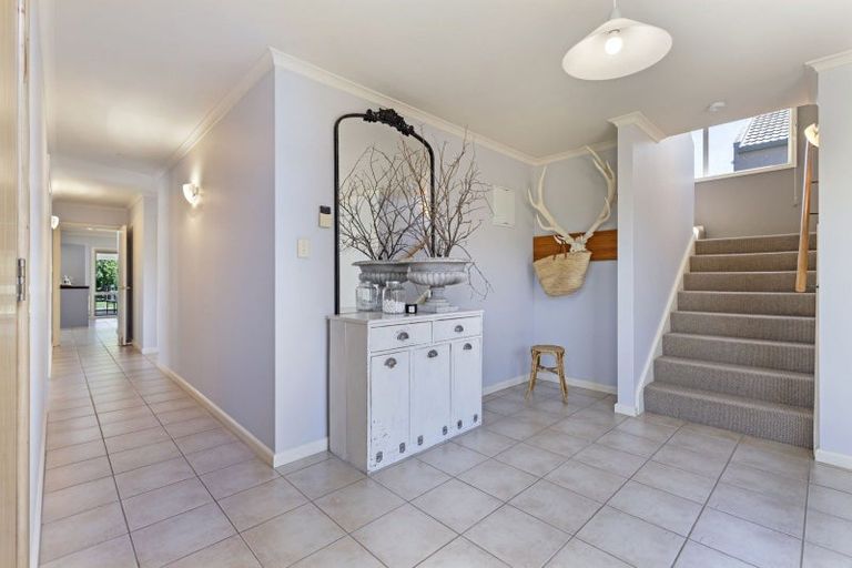 Photo of property in 33 Royal Oak Drive, Kelvin Grove, Palmerston North, 4414