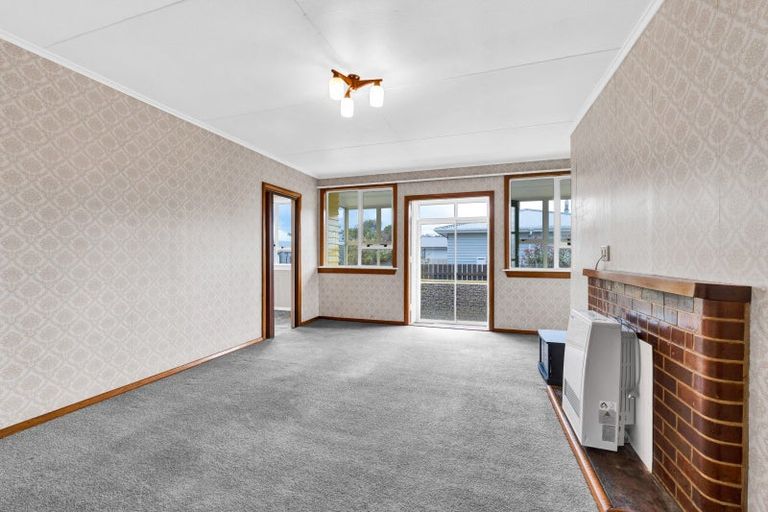 Photo of property in 9 Bone Crescent, Hawera, 4610