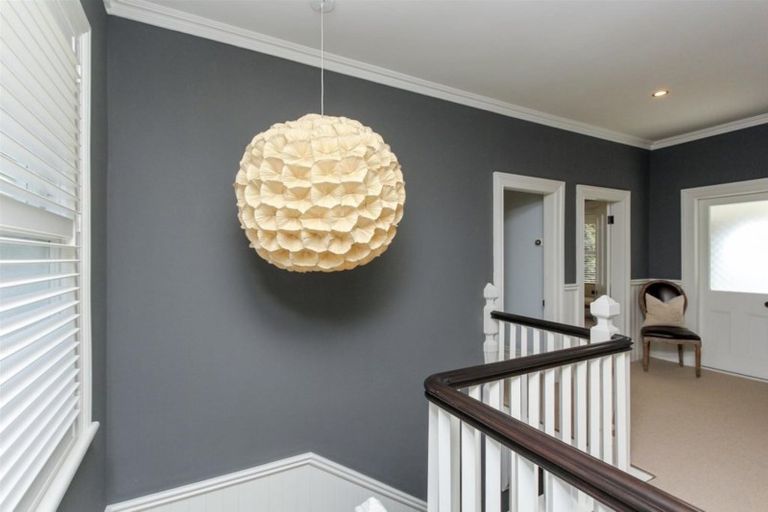 Photo of property in 28 Waiwaka Terrace, Strandon, New Plymouth, 4312