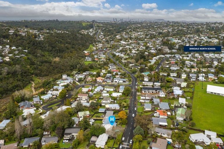 Photo of property in 71 Lauderdale Road, Birkdale, Auckland, 0626