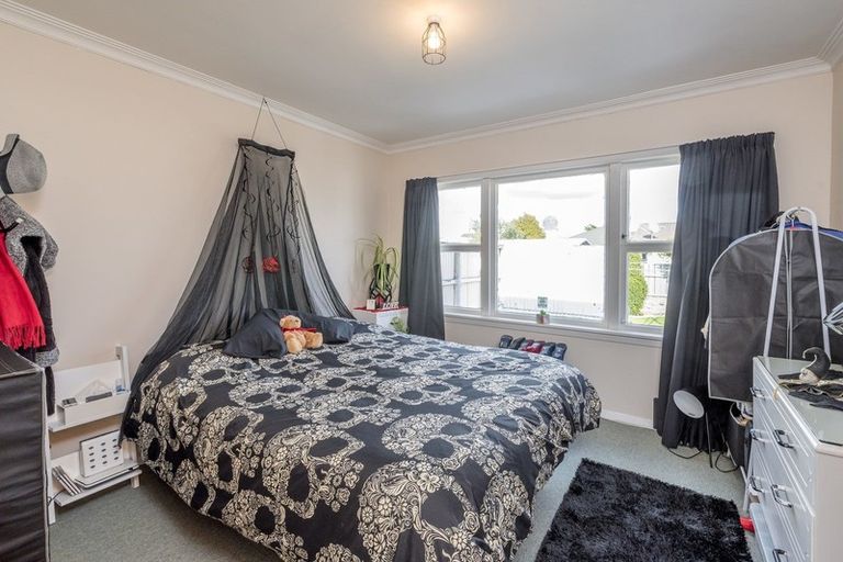 Photo of property in 32 Kent Street, Levin, 5510