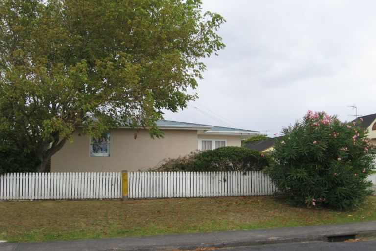 Photo of property in 1/33 Gordon Avenue, Forrest Hill, Auckland, 0620
