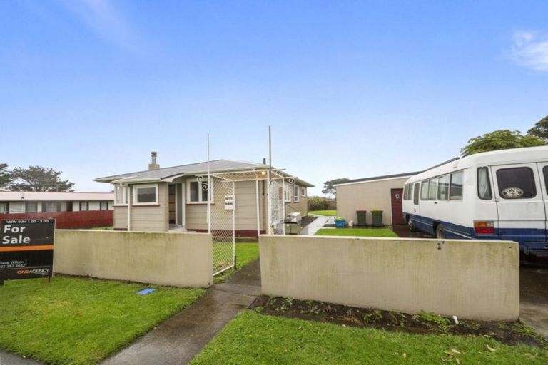 Photo of property in 1 Aytoun Street, Opunake, 4616