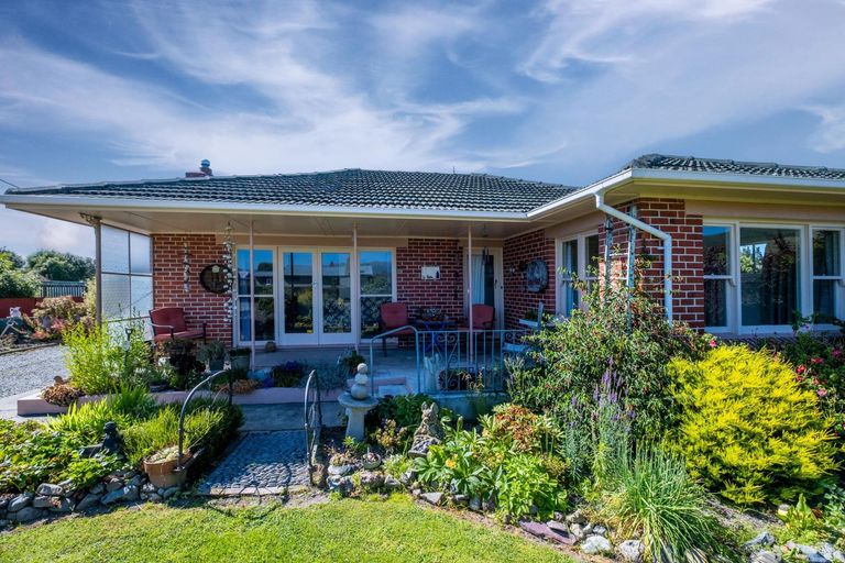 Photo of property in 15 Point Bush Road, Waimate, 7924