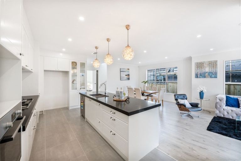 Photo of property in 10 Aklander Rise, Flat Bush, Auckland, 2019