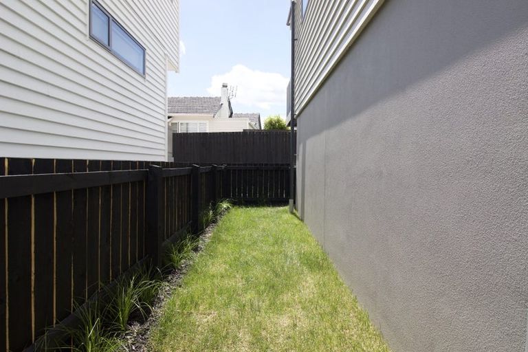 Photo of property in 5/94 Target Road, Totara Vale, Auckland, 0629