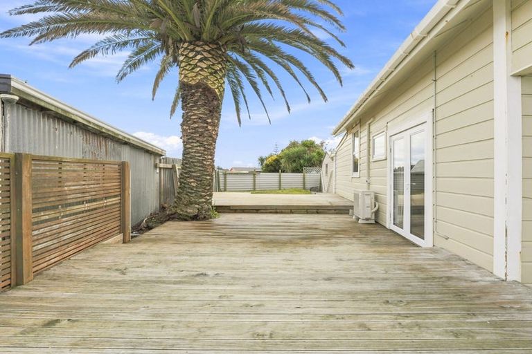 Photo of property in 18 Bryce Street, Castlecliff, Whanganui, 4501