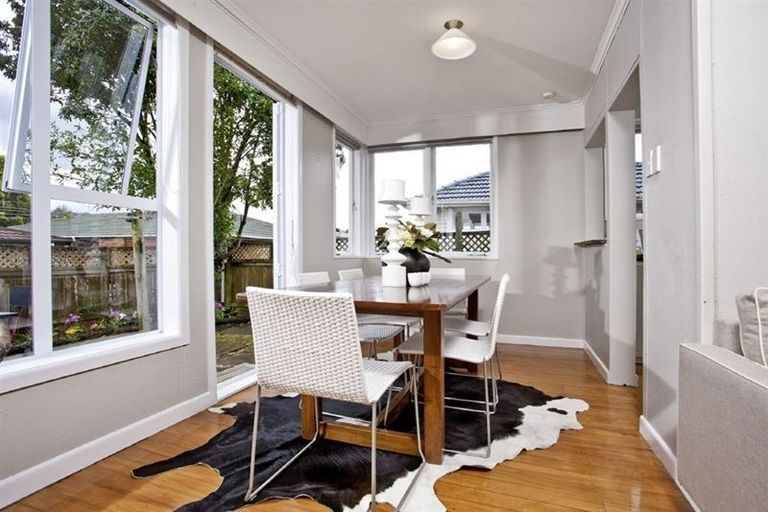 Photo of property in 1/41 Shakespeare Road, Milford, Auckland, 0620