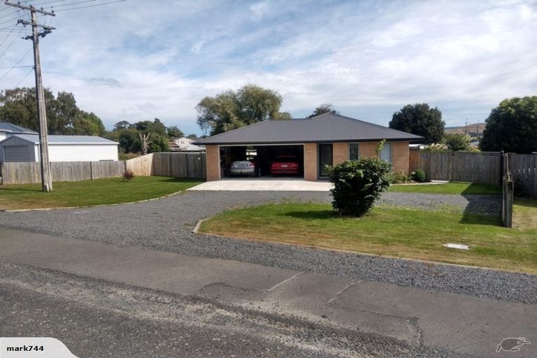 Photo of property in 8 Sandown Street, Waihola, Milton, 9073