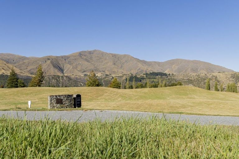 Photo of property in 2 Bloxham Lane, Lake Hayes, Queenstown, 9371