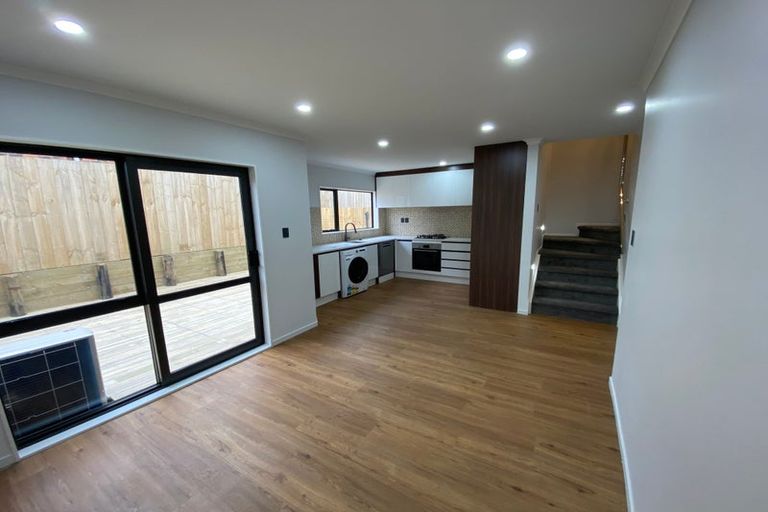 Photo of property in 2/72 Howe Street, Howick, Auckland, 2014