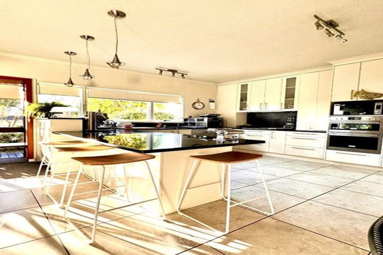 Photo of property in 1 Emerald Hill, Havelock North, 4130