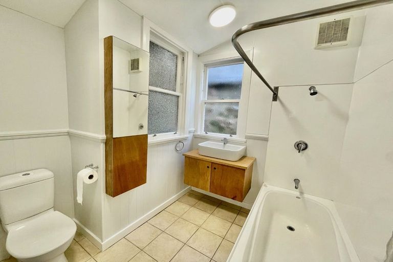 Photo of property in 73 Majoribanks Street, Mount Victoria, Wellington, 6011