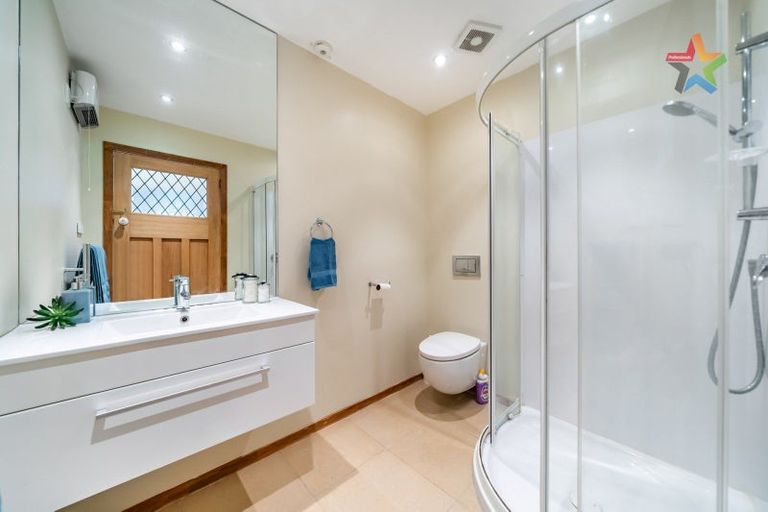 Photo of property in 52 Homewood Avenue, Karori, Wellington, 6012