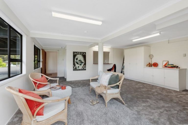 Photo of property in 30 Wernham Place, Northcote, Auckland, 0626