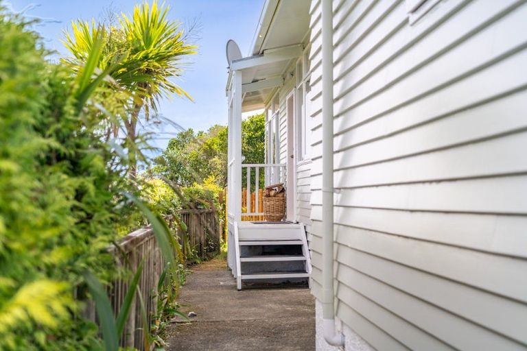 Photo of property in 61 Mana View Road, Paremata, Porirua, 5026