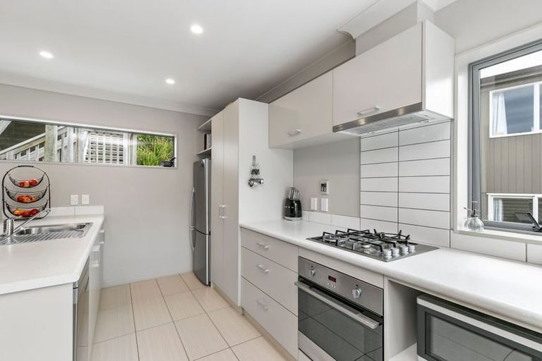 Photo of property in 61 Glanmire Road, Newlands, Wellington, 6037