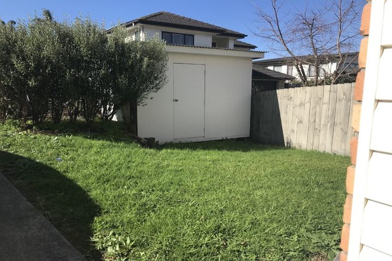 Photo of property in 16 Andover Way, Goodwood Heights, Auckland, 2105