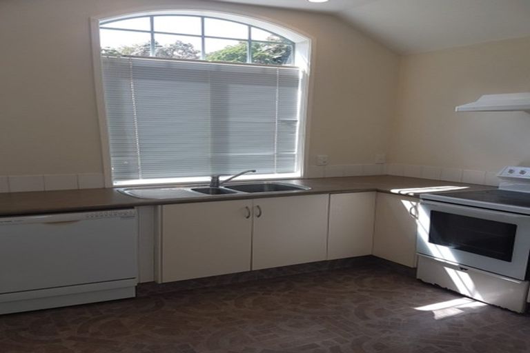 Photo of property in 11/93a Kelburn Parade, Kelburn, Wellington, 6012