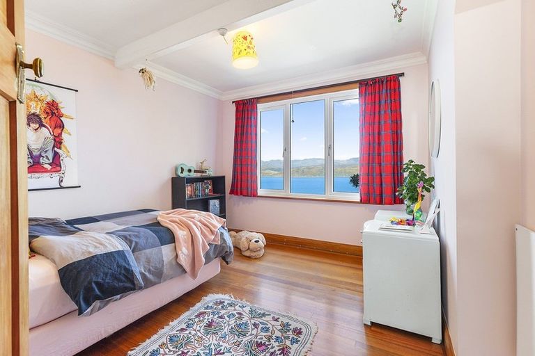 Photo of property in 168 Nevay Road, Karaka Bays, Wellington, 6022