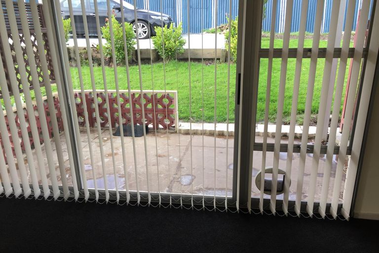 Photo of property in 1/4220 Great North Road, Glendene, Auckland, 0602