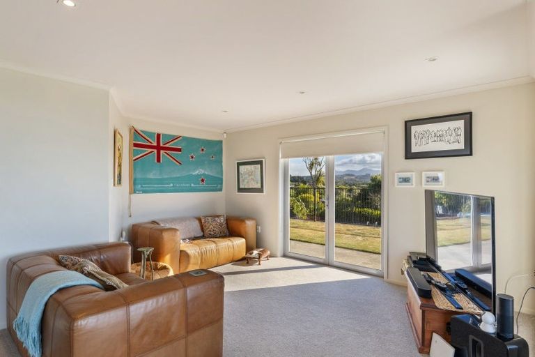 Photo of property in 33 Veale Road, Frankleigh Park, New Plymouth, 4371