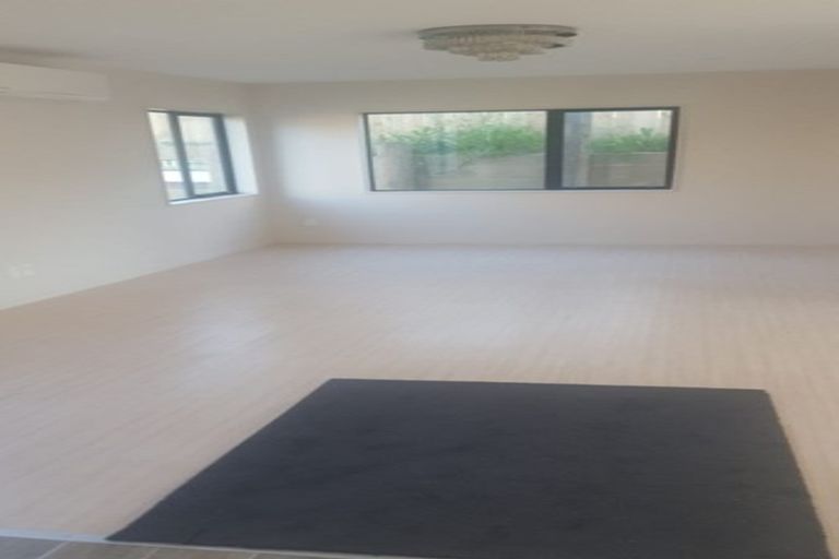 Photo of property in 3 Makora Road, Massey, Auckland, 0614