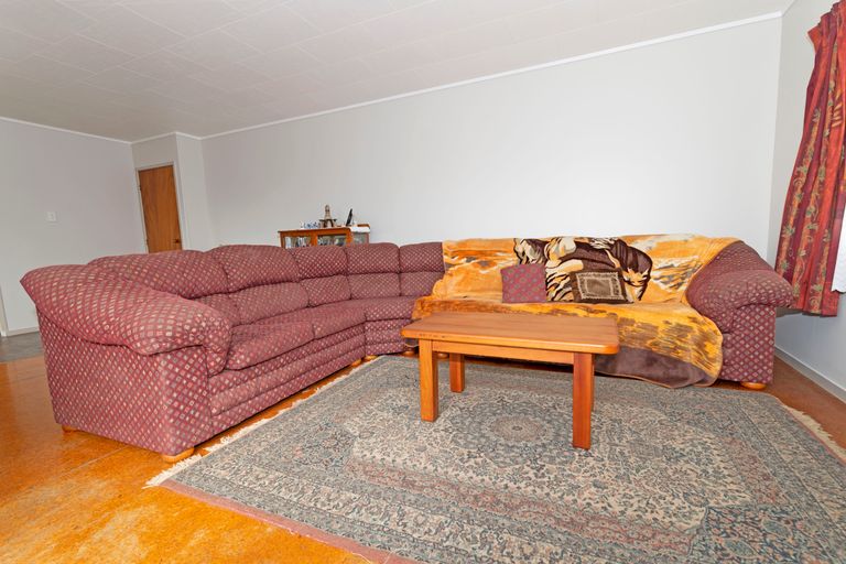 Photo of property in 2/1 Silverstone Place, Henderson, Auckland, 0612