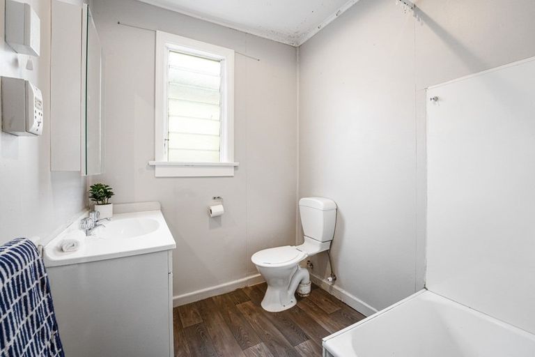 Photo of property in 70 Cutten Street, South Dunedin, Dunedin, 9012