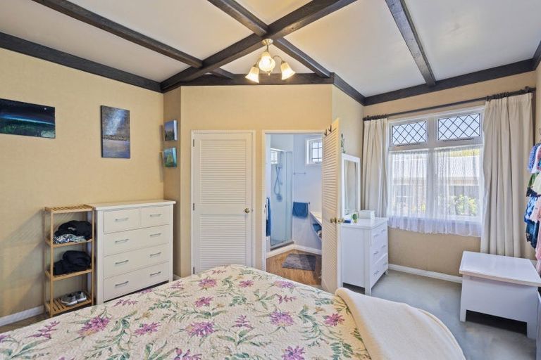 Photo of property in 6 Tawa Street, Inglewood, 4330