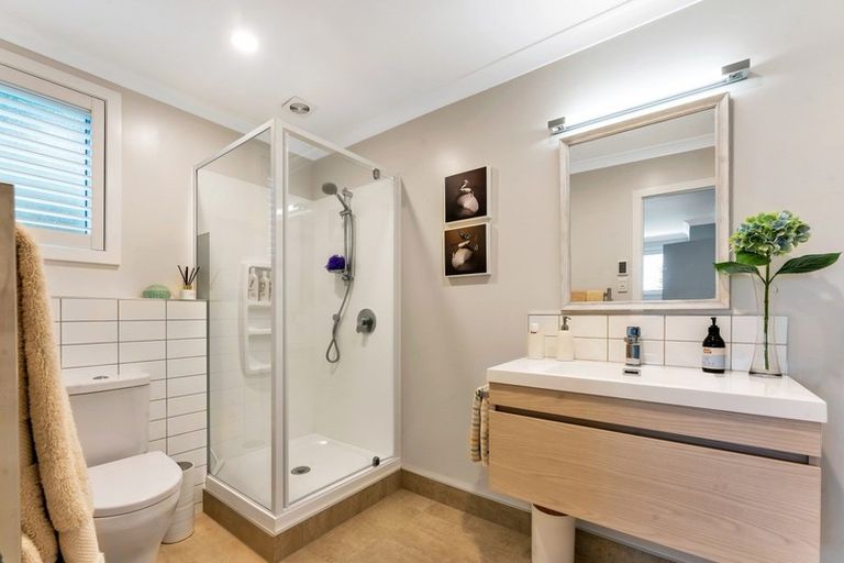 Photo of property in 6 Paisley Street, Mellons Bay, Auckland, 2014