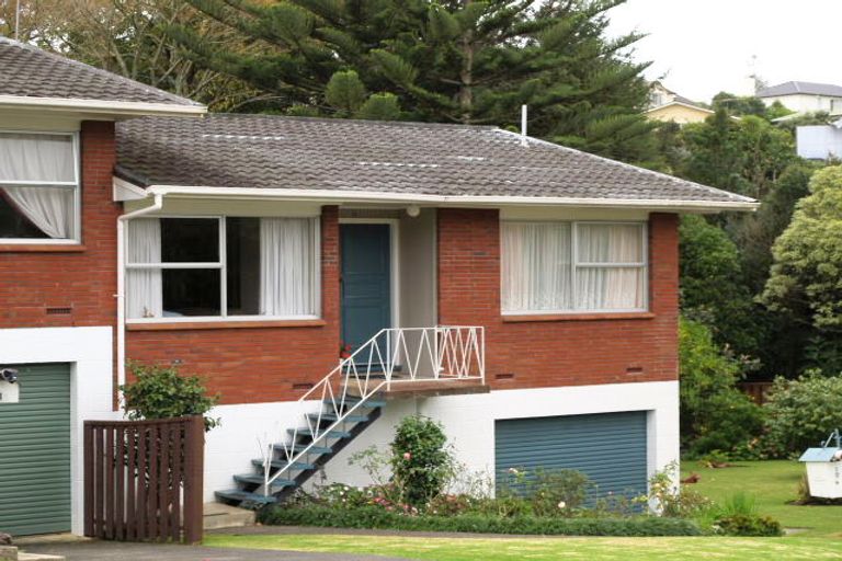 Photo of property in 2/23 Liston Crescent, Cockle Bay, Auckland, 2014